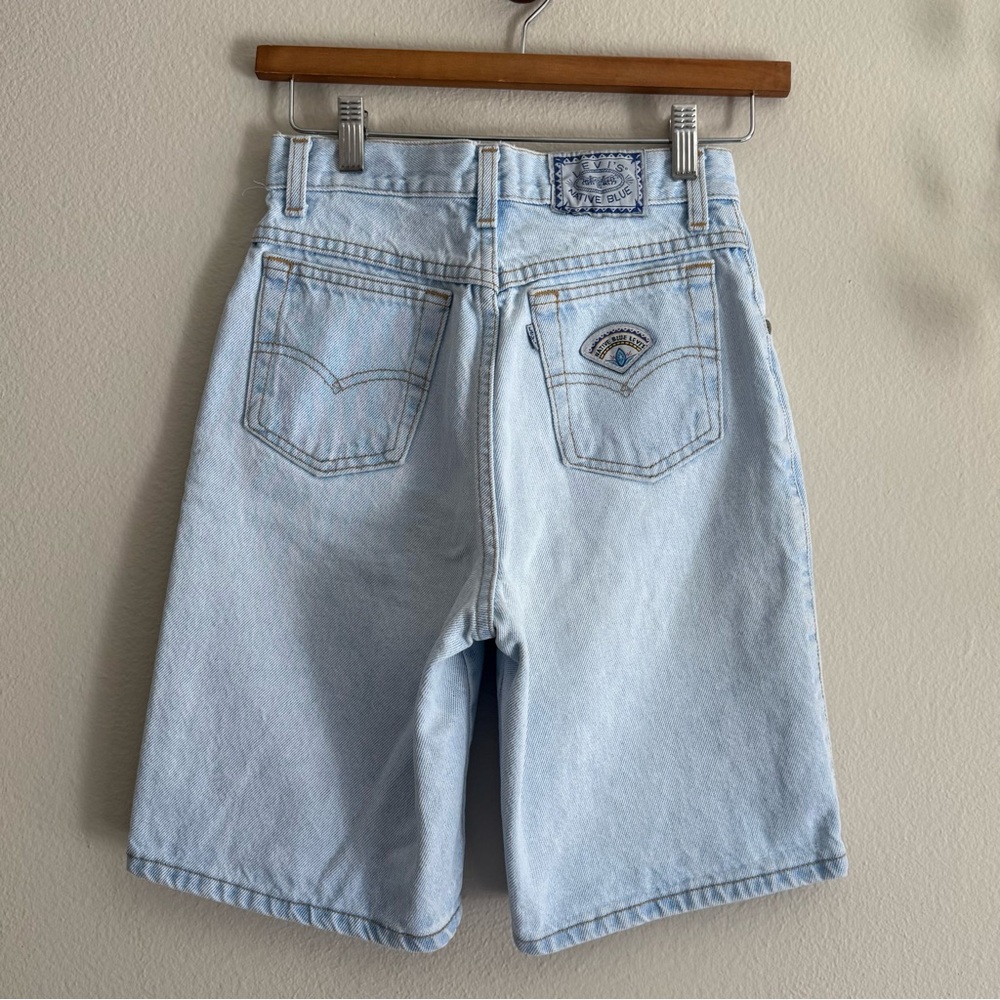Vintage Native Blue Levi’s light wash Jean shorts